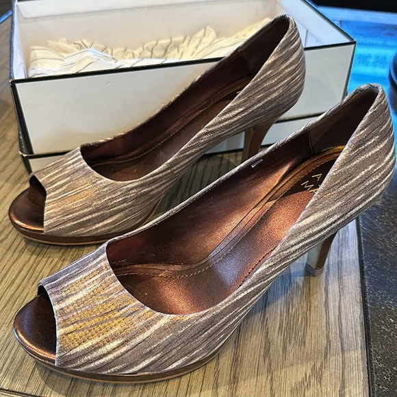 Ladies’ Heels open toe - Picture 2 of 3